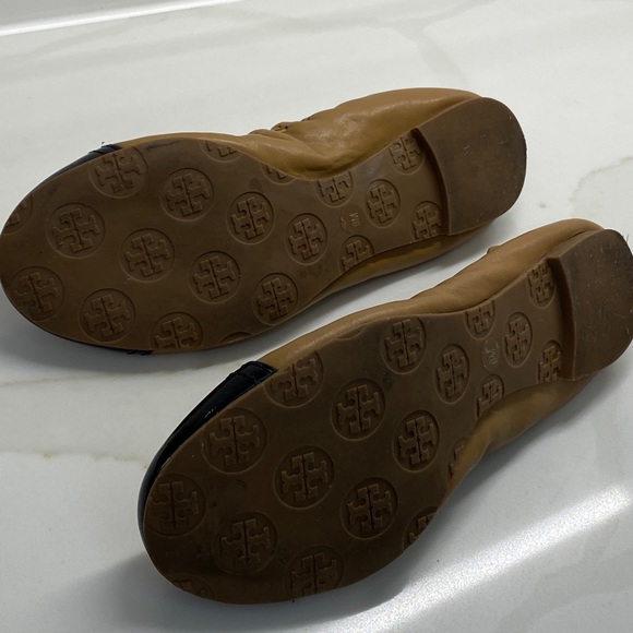 TORY BURCH ABBEY LEATHER/PATTEN SIZE 6 FLATS - Picture 4 of 10